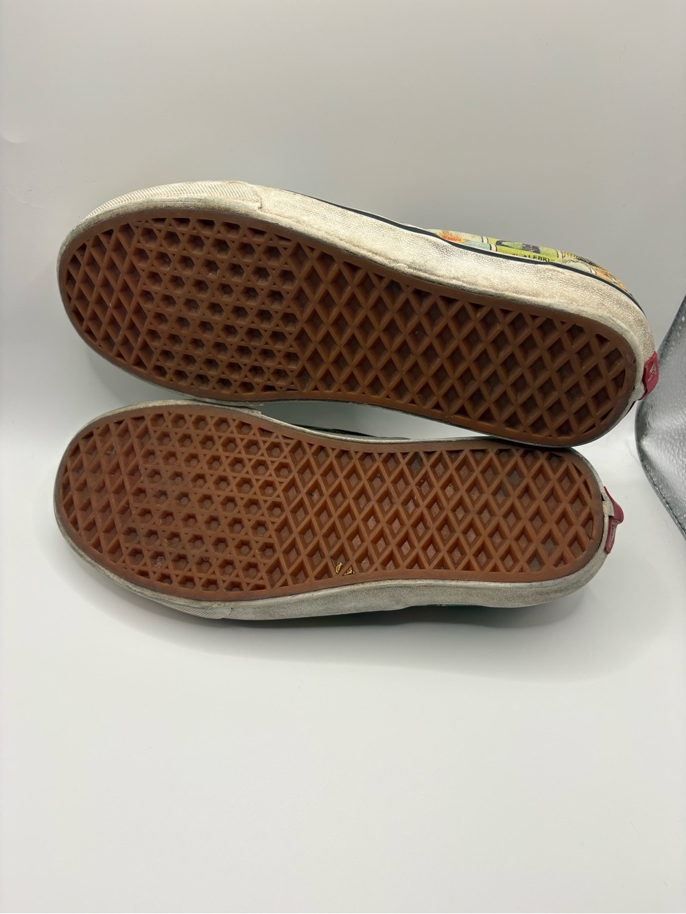 Women’s size 8 Men’s size 6.5 Vans Lotería slip ons - Picture 4 of 4